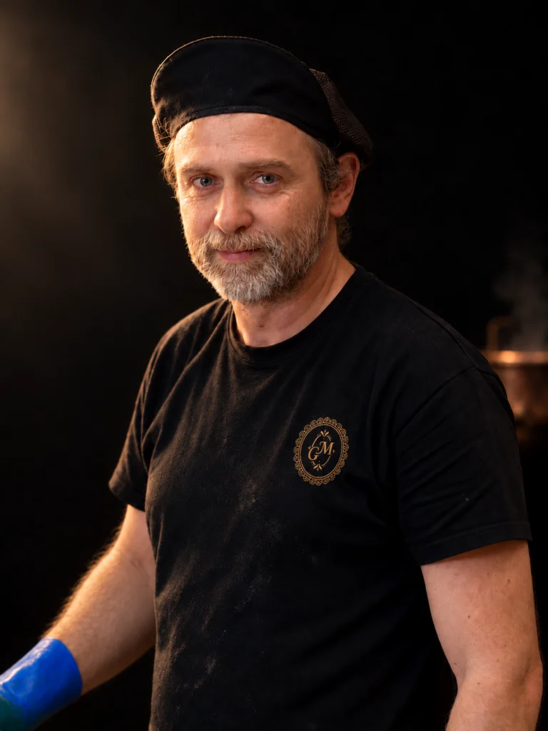 Clément, snoepmaker in het atelier
